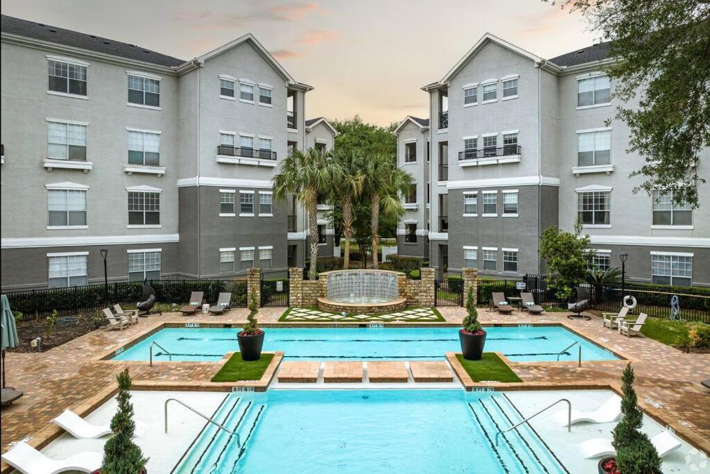 Devine Livings At Hermann Park Apartment ฮูสตัน ภายนอก รูปภาพ